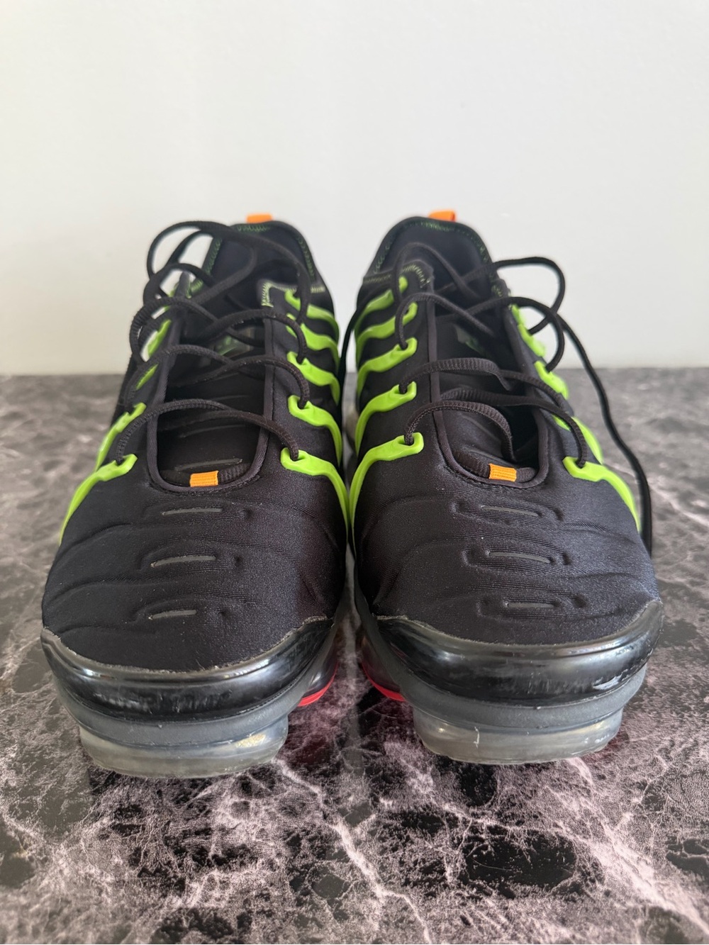Nike Men's vapor max Black Athletic Sneakers with Neon Green Details - Picture 2 of 9